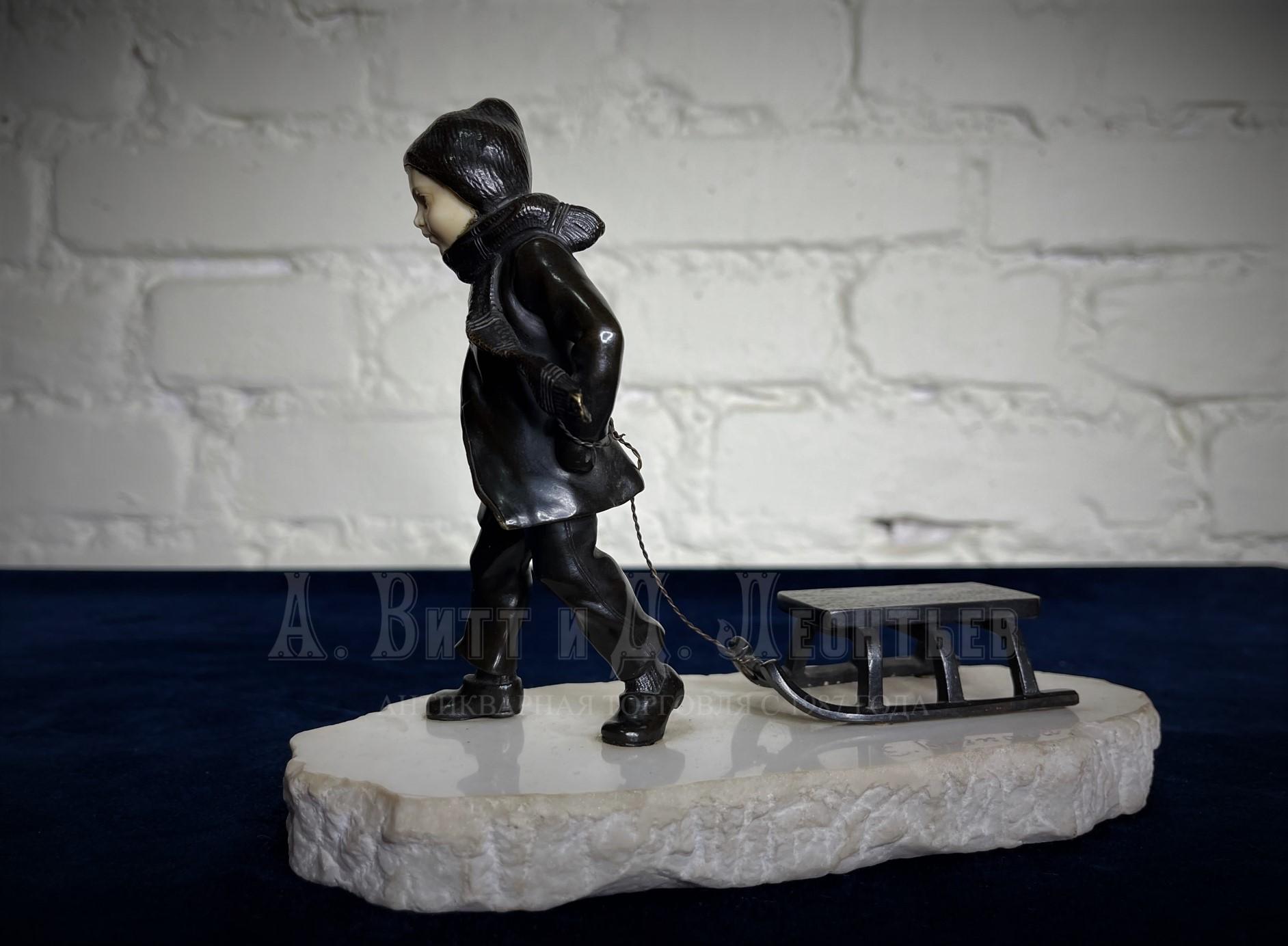 Мальчик с санками скульптор Eugene Bernoud бронза с костью хризоэлефантинная